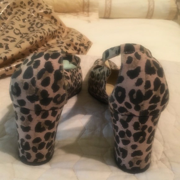 Leopard Print Women's Shoes 9M - Picture 5 of 6
